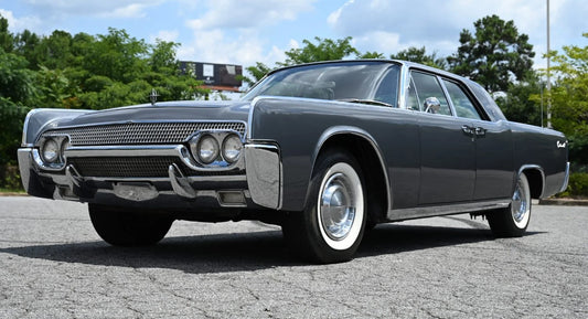 Exploring the Timeless Elegance of the 1961 Lincoln Continental