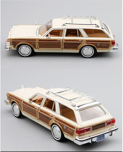 1979 Chrysler LeBaron Town & Country Cream 1:24 Model Car by Motormax